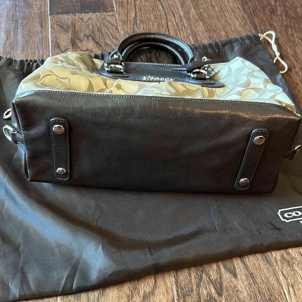 Coach - Picture 4 of 6